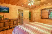 Hot Tub, Fire Pit and Scenic Porch Retreat - Charming Private Cabin Hotel di Sevier County