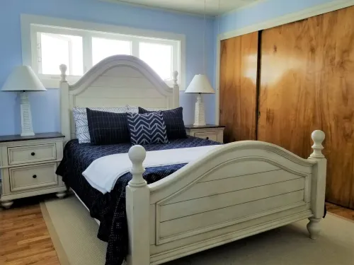 Captivating Lake Views and Spacious Beachfront - Stunning Coastal Retreat