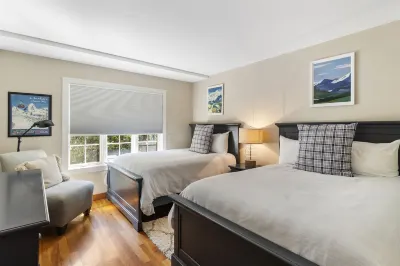 Breathtaking Mountain Views and Gourmet Kitchen - Stunning Retreat Hotels in Cambridge