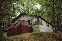 Mtn Cottage- Serene Location,Pigeon Forge & Gatlinburg-Arts &Crafts District Hotel dekat Parrot Mountain Sign
