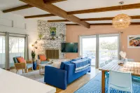 HOA POOL: 4/2, PANO lake views, private hot tub