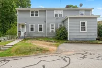 Charming 2-bedroom apartment near Providence Hotels in West Warwick