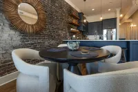 Stylish Condo with City Views and Modern Amenities - Chic Urban Retreat