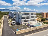 Lux Apartments - parking
