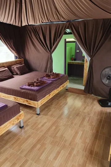 ห้องเต็นท์สำหรับสามท่าน