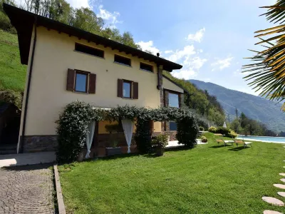 Flat by Lake Iseo with Mountain Views