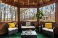 NEW! Woodland Retreat - Hot tub/Game Room/Firepit
