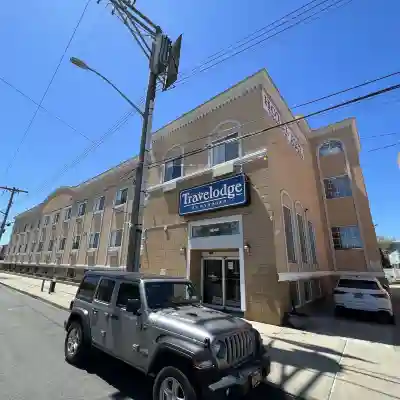 Travelodge by Wyndham Ozone Park Hotel Exterior