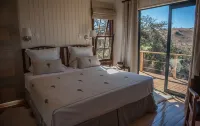 Three Tree Hill Lodge Hotels in Bergville