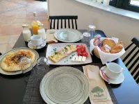 Elanthi Village Apartments - parcheggio