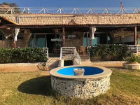 Le Blanc Bleu Hotels in Jbeil