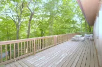 Brigadoon - Pet Friendly, Wifi, Pool Access, King Bed, Hiking, Wood Stove, Family Friendly, Deck
