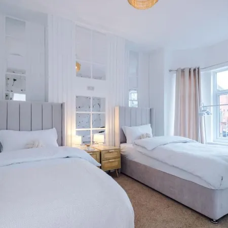 Modern & Chic Four Bedroom Home Hotels in Eccles