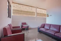 RedDoorz @ Kertajaya Surabaya Hotels in Gubeng