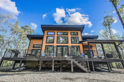 Wooded Hideaway 2 Bedroom Cabin فنادق في سيفير كاونتي