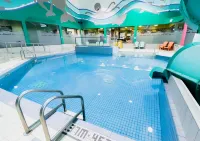 Canad Inns Destination Centre Transcona - Pools