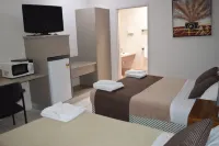 Mid City Motor Inn Hotels in Gladstone