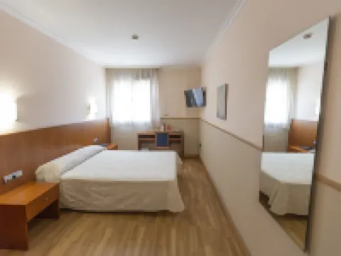 安達穆聖羅曼酒店 阿拉瓦省酒店