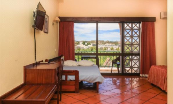 Hotel Colina Dos Mouros - Housity