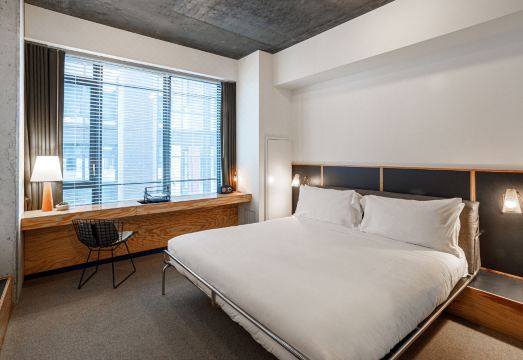 4. 더 에밀리 호텔..