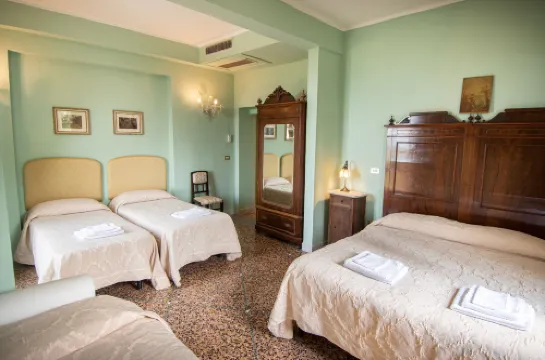 Agriturismo Villa Val d'Olivi - مسبح