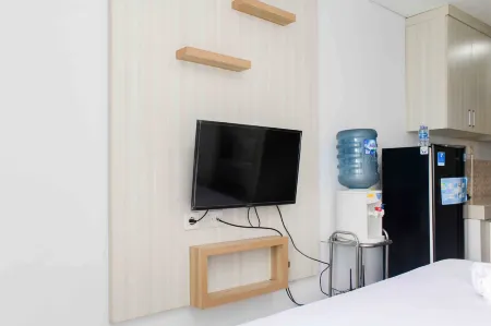 Cozy and Tidy Studio at the Enviro Apartment Отели в г. East Cikarang