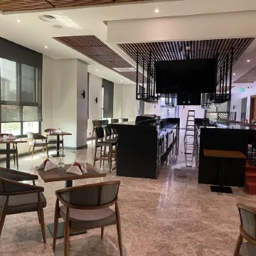Star Land Hotel Bastos