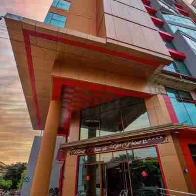 Hôtel Fleur de Lys Point E Hotel Exterior