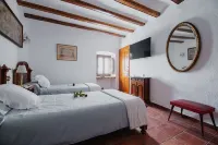Masia Can Viver - Olive Oil Tourism B&B