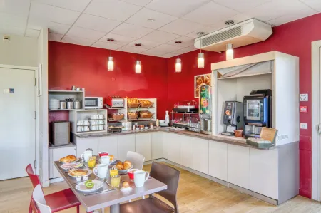 Ace Hotel Riom Отели рядом с достопримечательностью «Сад Отель де Виль»