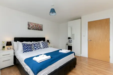 Skyvillion - Tower Point Enfield 1Bed with Balcony