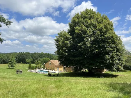 Le Clos 1855 Отели в г. Сент-Фуа-де-Лонга