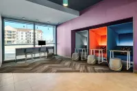 Tru by Hilton Rogers Bentonville - Business