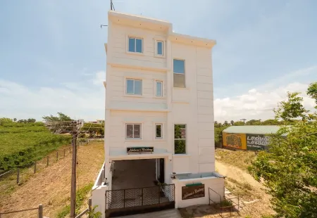 Haleemas Residency Отели в г. Карайкал