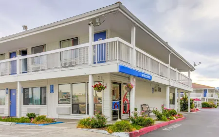 Motel 6 Medford, or - North