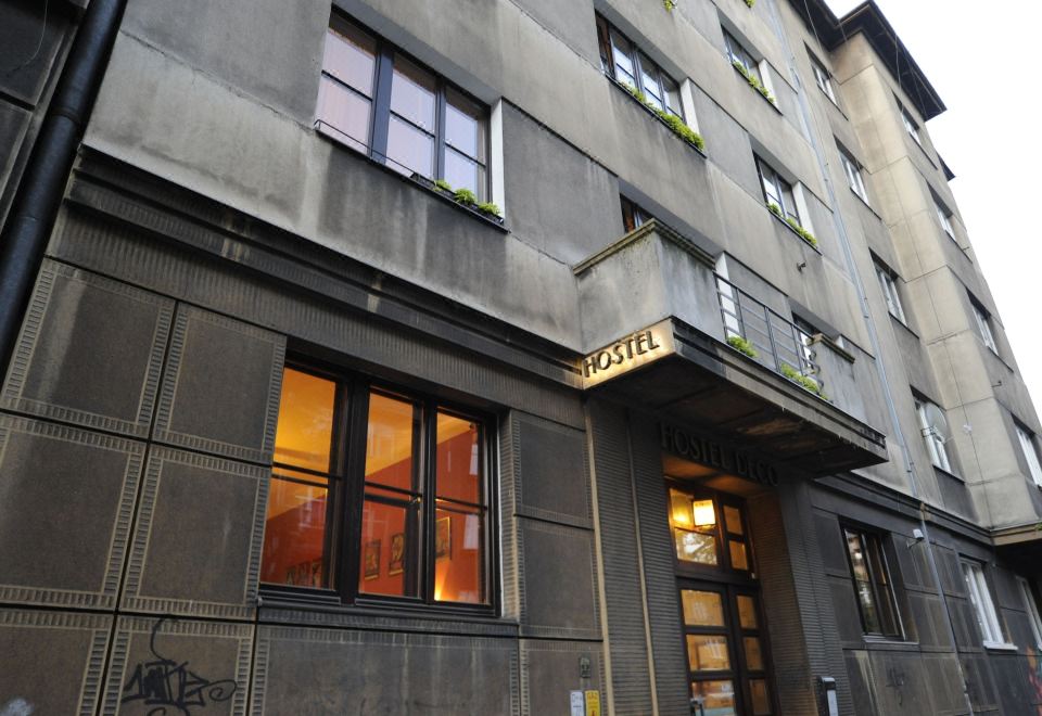 호스텔 데코 외관