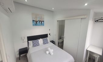 Ayz Frailes - Auto Check-in Property