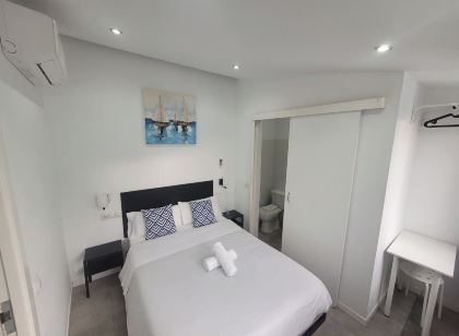 Ayz Frailes - Auto Check-in Property
