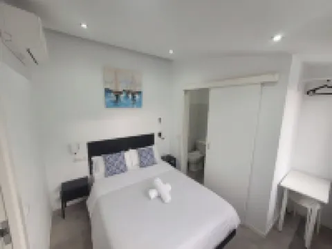 Ayz Frailes - Auto Check-in Property