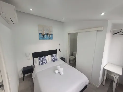 Ayz Frailes - Auto Check-in Property