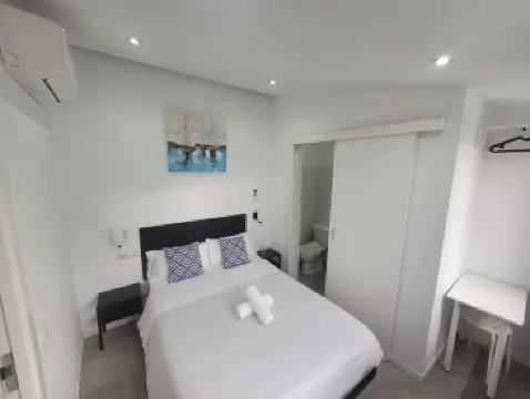 Ayz Frailes - Auto Check-in Property