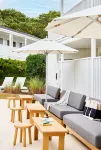 Bluebird Parker Beach Lodge