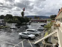 Gilroy Inn - Parkplatz
