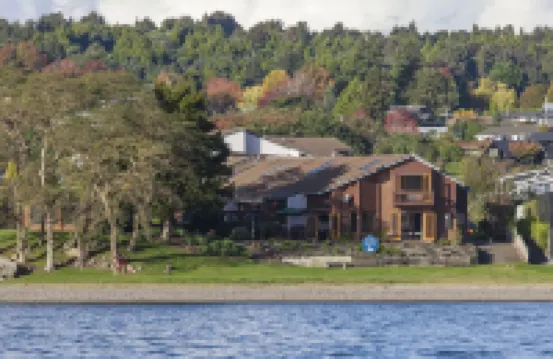 Cascades Lakefront Motel Hotels in 