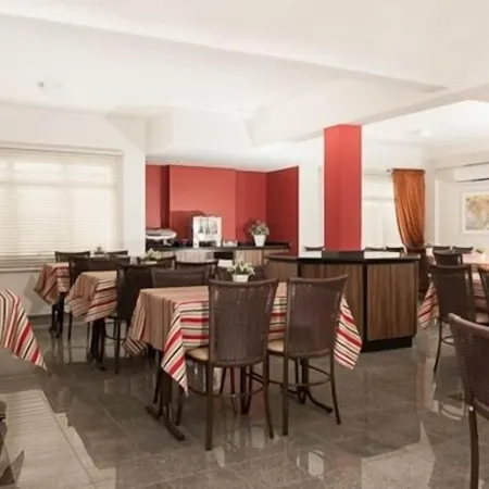 Hotel Dois H