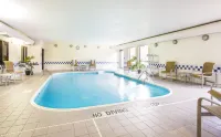 Best Western Plus Mishawaka Inn - parkir