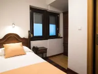 ホテル ラ ランブラ ビエスカスのホテル
