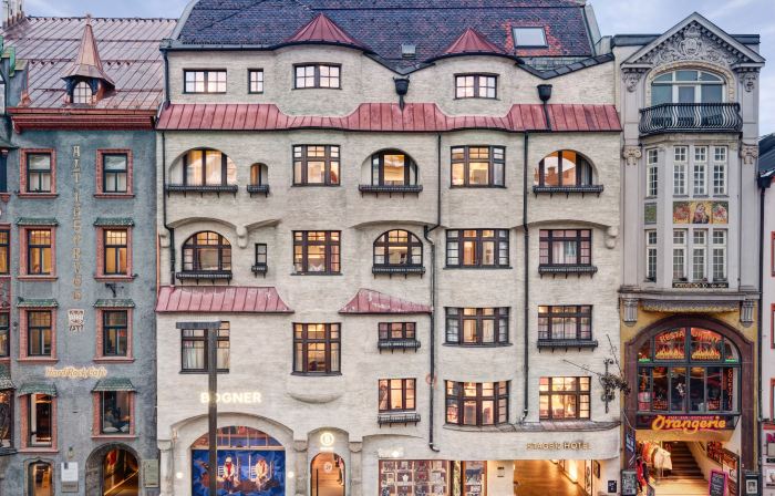 STAGE 12 Hotel by Penz