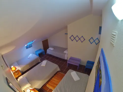 Supertubos Beach Hostel - Airport Shuttle