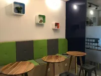 ザ カラー ホステル